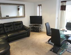 2 Bed Apt in Chorleywood Near Station Oda Düzeni