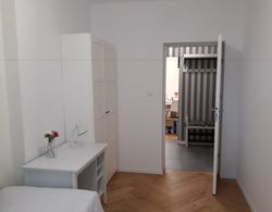 2 Bedroom City Center Apartment Oda Manzaraları