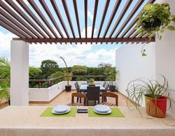 2-story Penthouse w Hot Tub Panoramic Jungle Views Charming Balcony in Bahia Principe Oda