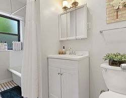 2BR Warm Lovely Home in Rogers Park Banyo Tipleri