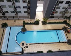 2BR Apartment with Pool View at The Jarrdin Cihampelas Dış Mekan
