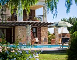 3 bedroom Villa Anarita 64 with private L-shaped pool, beautiful gardens, near resort village square Dış Mekan