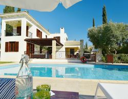 3 bedroom Villa Tala 67 with private pool and golf course views, Great for families, near Aphrodite Hills Resort village Yerinde Yemek