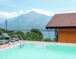 3-room Apartment With Shared Pool, Large Balcony and Fantastic View of the Lake Havuz