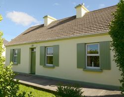 4-bed Cottage in Co. Galway 5 Minutes From Beach Dış Mekan