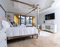 5 Bedroom Luxe Villa on Deep Water Intracoastal Oda