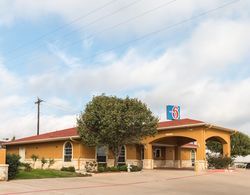 Motel 6 Alvarado, TX Dış Mekan