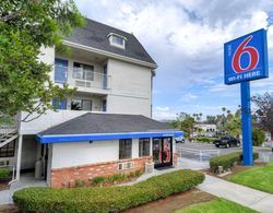 Motel 6 Escondido, CA Dış Mekan