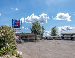 Motel 6 Fort Nelson, BC Dış Mekan