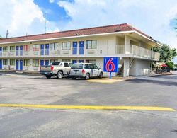 Motel 6 Huntsville, TX Dış Mekan