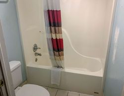 Motel 6 Ozark, AR Banyo Özellikleri