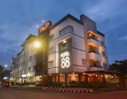 Hotel 88 Diponegoro Dış Mekan