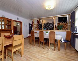 A Comfortable, Large House With Wifi in Hochsauerland, Suitable for 14 Persons Yerinde Yemek