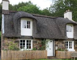 A Fairytale Thatched Highland Cottage Öne Çıkan Resim