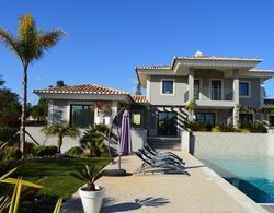 A Modern, Highly Luxurious 4-bedroom Villa With Swimming Pool Near Carvoeiro Dış Mekan