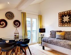 A new Studio Apartment With Amazing Views of the River Tagus Oda Düzeni