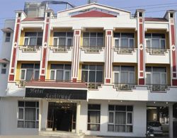 Hotel Aashirwad Dış Mekan