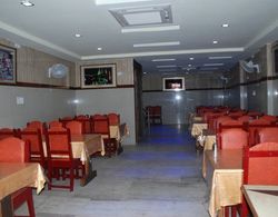 Hotel Aashiyana & Restaurant Yerinde Yemek