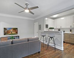 Adorable 1BR Apartment in Evanston Oda Düzeni