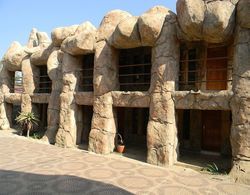 African Cave Lodge Dış Mekan