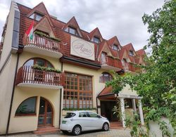 Ágnes Hotel Dış Mekan