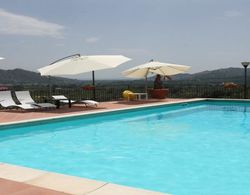 Agriturismo Il Poggio Luxury Country Resort Havuz