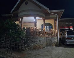 Airport Side Hotel Entebbe Dış Mekan