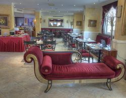 Al Maha Regency Hotel Suites Yeme / İçme