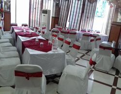 Al-Nazir Hotel & Restaurant Yerinde Yemek