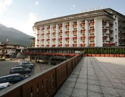 Hotel Alaska Cortina Genel