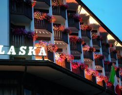 Hotel Alaska Cortina Genel