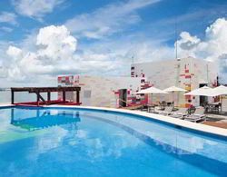 Aloft  Cancun Havuz