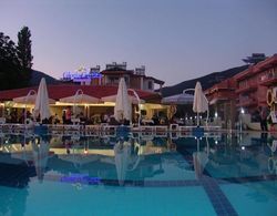 Aloria Garden Hotel Havuz