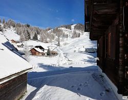 Alpine Chalet in Sankt Oswald near Ski Lift Dış Mekan