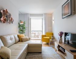 ALTIDO Sunny 1-bed flat w/terrace&sea view in Baixa, 3mins to Arco da Rua Augusta Öne Çıkan Resim