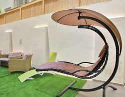 Amazing 3 Bedroom Garden Apartment near Gordon Beach Dış Mekan