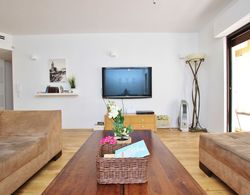 Amazing 3 Bedroom Garden Apartment near Gordon Beach Oda Düzeni