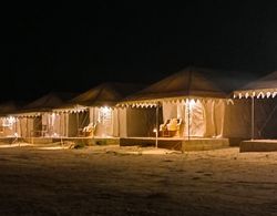Amazing Desert Camp Öne Çıkan Resim