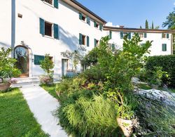 An Attractive Residence on the Verona Side of Lake Garda Dış Mekan