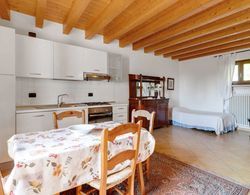 An Attractive Residence on the Verona Side of Lake Garda Yerinde Yemek