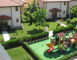 Apartcomplex Chateau Aheloy Genel
