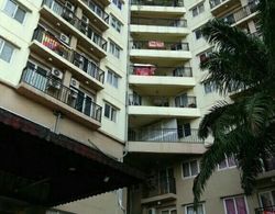 Apartemen Mutiara Bekasi By Veeroom Dış Mekan