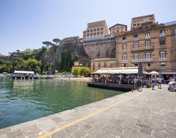 Appartamento La Terrazza sul Porto 1 With Sea View Beach Front Oda