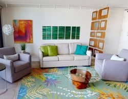 Artsy 32nd Floor Condo With Modern Furnishings & Gorgeous Ocean Views by Redawning Öne Çıkan Resim