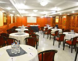 Ashraya International Hotel Genel
