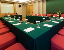 Aston Manado İş / Konferans