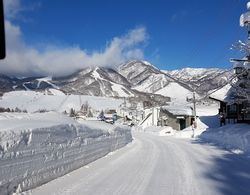 At Tsugaike Kayak ve Snowboarding