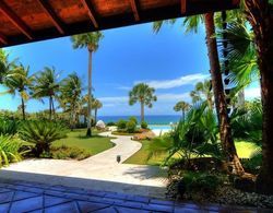 Villa Ataraxia Luxury Beachfront Vacation Rental Dış Mekan