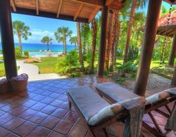 Villa Ataraxia Luxury Beachfront Vacation Rental Oda Düzeni