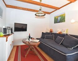 Attractive Holiday Home in Langewiesen With Garden Oda Düzeni